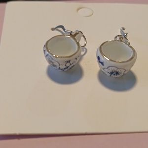 Super cute tea cup earrings